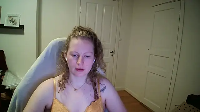 Snapshot of Girlnina-1995 chatting on March 9, 2026, 9:18 pm Girlnina-1995 online show from March 9, 2026, 9:18 pm
