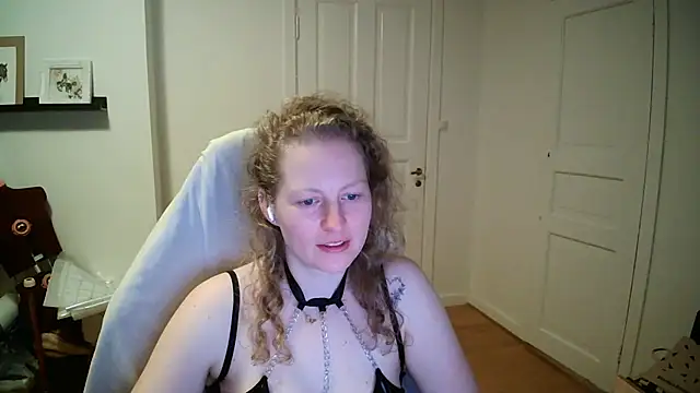 Snapshot of Girlnina-1995 chatting on March 16, 2026, 6:32 pm Girlnina-1995 online show from March 16, 2026, 6:32 pm