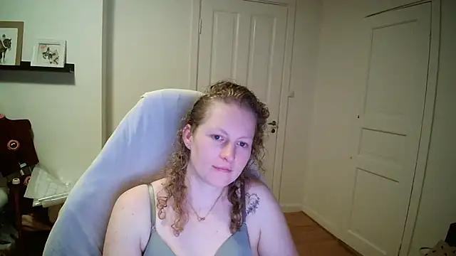 Snapshot of Girlnina-1995 chatting on March 18, 2026, 8:43 pm Girlnina-1995 online show from March 18, 2026, 8:43 pm