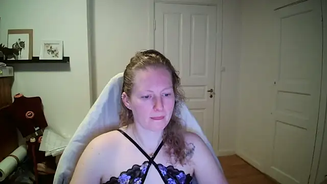 Snapshot of Girlnina-1995 chatting on March 2, 2026, 7:26 am Girlnina-1995 online show from March 2, 2026, 7:26 am