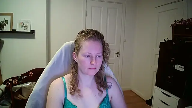 Snapshot of Girlnina-1995 chatting on February 9, 2026, 8:12 am Girlnina-1995 online show from February 9, 2026, 8:12 am