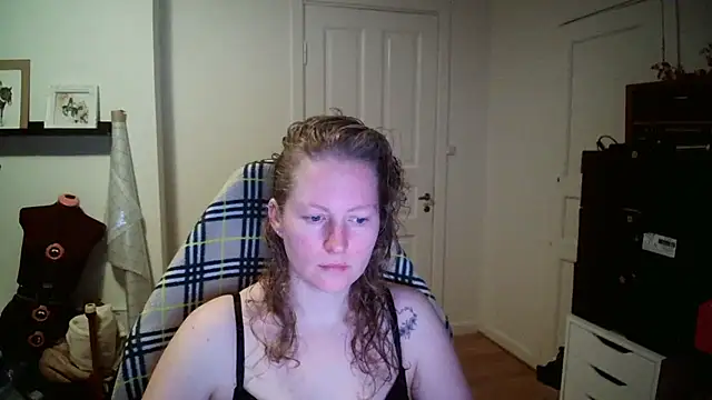 Snapshot of Girlnina-1995 chatting on January 19, 2026, 6:39 am Girlnina-1995 online show from January 19, 2026, 6:39 am