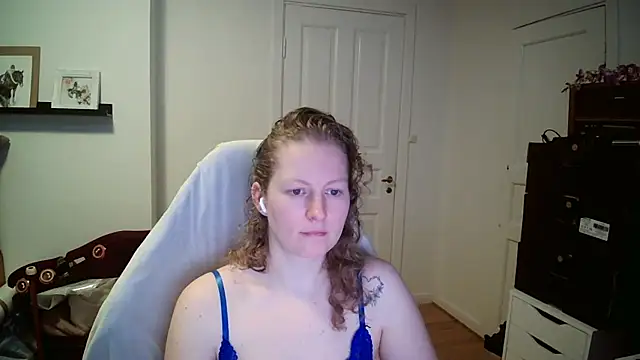 Snapshot of Girlnina-1995 chatting on February 10, 2026, 9:52 am Girlnina-1995 online show from February 10, 2026, 9:52 am