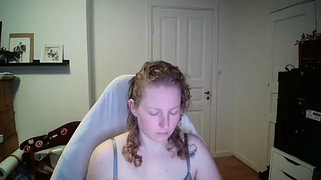 Snapshot of Girlnina-1995 chatting on February 13, 2026, 9:09 am Girlnina-1995 online show from February 13, 2026, 9:09 am