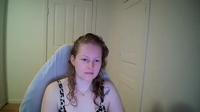 Snapshot of Girlnina-1995 chatting on March 31, 2026, 6:37 am Girlnina-1995 online show from March 31, 2026, 6:37 am