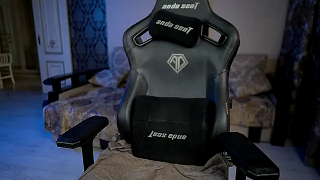 Snapshot of mike0xx chatting on December 15, 2025, 9:48 am mike0xx online show from December 15, 2025, 9:48 am