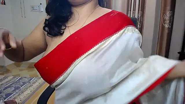 lady maeda  online show from December 13, 2025, 8:04 pm