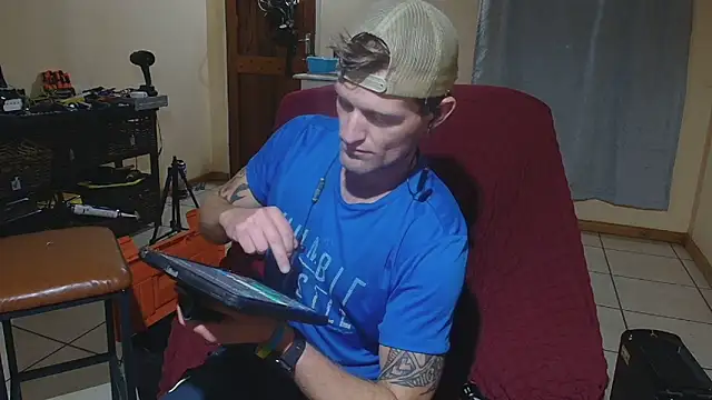 Snapshot of the-billy-blue chatting on April 25, 2026, 11:02 pm the-billy-blue online show from April 25, 2026, 11:02 pm