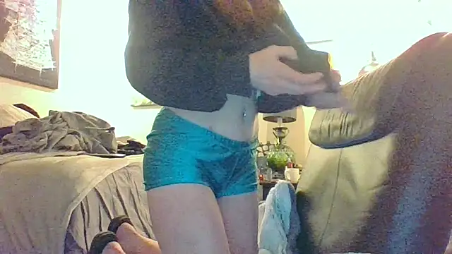 eatmeplease44 online show from November 12, 2025, 9:18 pm