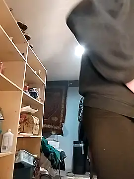 Snapshot of eatmeplease44 chatting on April 14, 2026, 3:28 pm eatmeplease44 online show from April 14, 2026, 3:28 pm