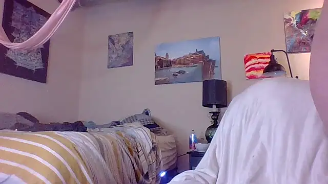 Snapshot of eatmeplease44 chatting on March 24, 2026, 4:29 pm eatmeplease44 online show from March 24, 2026, 4:29 pm