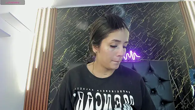 Snapshot of Tamara-evans chatting on November 7, 2025, 7:51 pm Tamara-evans online show from November 7, 2025, 7:51 pm