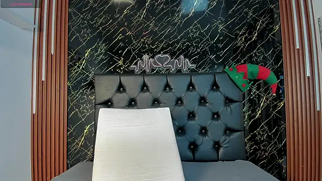 Snapshot of Tamara-evans chatting on December 1, 2025, 7:04 pm Tamara-evans online show from December 1, 2025, 7:04 pm