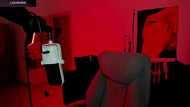 Snapshot of DivineBite chatting on April 5, 2026, 5:08 pm DivineBite online show from April 5, 2026, 5:08 pm