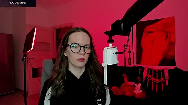 Snapshot of DivineBite chatting on March 18, 2026, 4:52 pm DivineBite online show from March 18, 2026, 4:52 pm