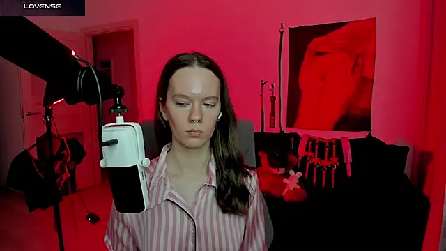 Snapshot of DivineBite chatting on April 4, 2026, 5:30 pm DivineBite online show from April 4, 2026, 5:30 pm