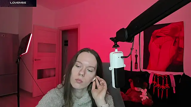 Snapshot of DivineBite chatting on March 21, 2026, 5:06 pm DivineBite online show from March 21, 2026, 5:06 pm