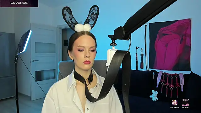 Snapshot of DivineBite chatting on March 12, 2026, 5:17 pm DivineBite online show from March 12, 2026, 5:17 pm