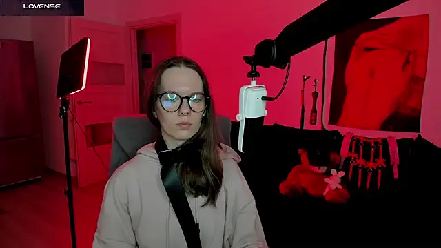 Snapshot of DivineBite chatting on April 1, 2026, 4:26 pm DivineBite online show from April 1, 2026, 4:26 pm