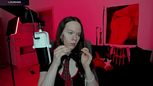 Snapshot of DivineBite chatting on April 6, 2026, 4:52 pm DivineBite online show from April 6, 2026, 4:52 pm