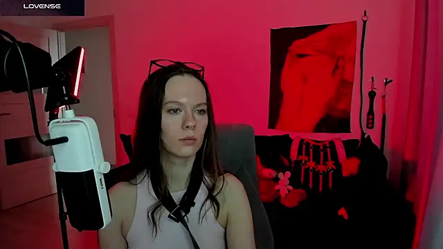 Snapshot of DivineBite chatting on April 11, 2026, 2:54 pm DivineBite online show from April 11, 2026, 2:54 pm