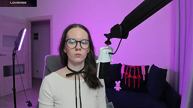 Snapshot of DivineBite chatting on March 2, 2026, 4:58 pm DivineBite online show from March 2, 2026, 4:58 pm