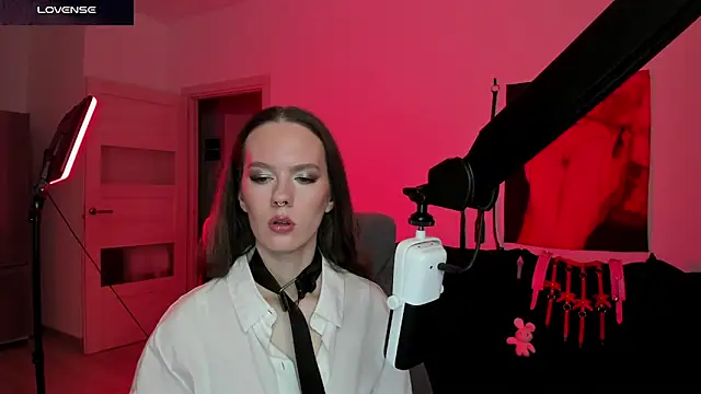 Snapshot of DivineBite chatting on March 11, 2026, 6:46 pm DivineBite online show from March 11, 2026, 6:46 pm