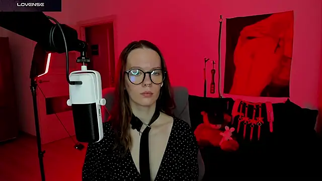 Snapshot of DivineBite chatting on April 7, 2026, 5:15 pm DivineBite online show from April 7, 2026, 5:15 pm