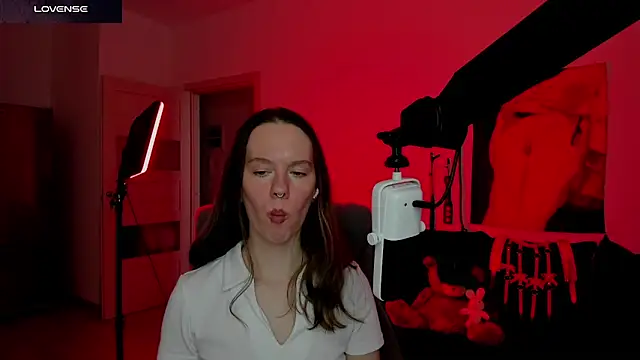 Snapshot of DivineBite chatting on March 23, 2026, 2:17 pm DivineBite online show from March 23, 2026, 2:17 pm