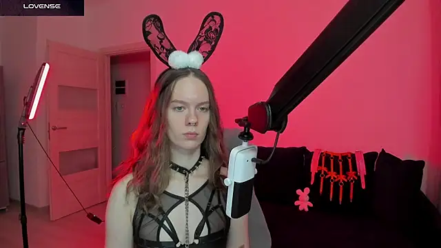 Snapshot of DivineBite chatting on March 3, 2026, 5:31 pm DivineBite online show from March 3, 2026, 5:31 pm