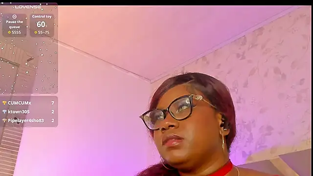 EmilyyRosee  online show from May 13, 2026, 3:41 pm