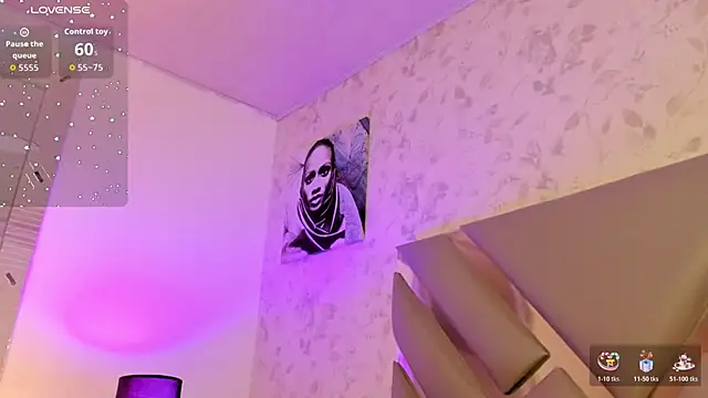 EmilyyRosee  online show from May 28, 2026, 2:45 pm