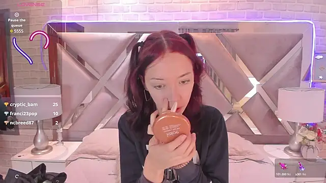 Snapshot of lixie_ chatting on February 11, 2025, 8:31 pm lixie online show from February 11, 2025, 8:31 pm