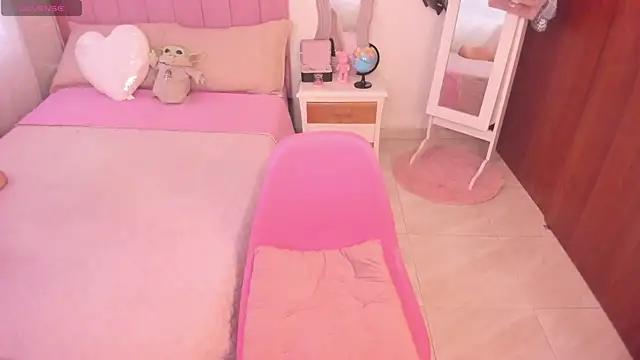 whitneyhot online show from March 14, 2025, 11:34 am