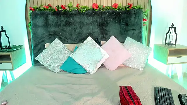 Karlagonzales  online show from December 2, 2025, 10:28 am