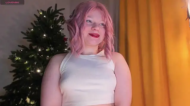 Snapshot of SueNiceeeee chatting on January 6, 2026, 12:36 am SueNiceeeee online show from January 6, 2026, 12:36 am