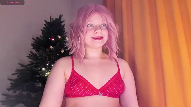 Snapshot of SueNiceeeee chatting on December 19, 2025, 12:36 am SueNiceeeee online show from December 19, 2025, 12:36 am