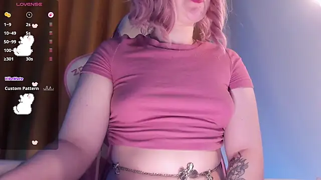 Snapshot of SueNiceeeee chatting on February 9, 2026, 8:29 pm SueNiceeeee online show from February 9, 2026, 8:29 pm