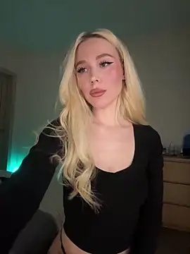 Snapshot of xDinnax chatting on February 8, 2026, 3:21 pm xDinnax online show from February 8, 2026, 3:21 pm