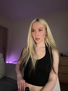 Snapshot of xDinnax chatting on April 15, 2026, 3:16 pm xDinnax online show from April 15, 2026, 3:16 pm