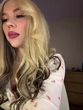 Snapshot of xDinnax chatting on March 28, 2026, 1:12 pm xDinnax online show from March 28, 2026, 1:12 pm