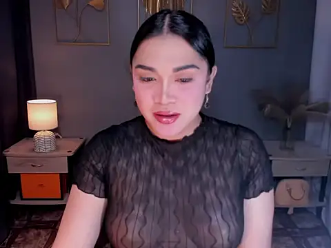 Snapshot of MaxeneCullens chatting on November 12, 2025, 3:32 am MaxeneCullens online show from November 12, 2025, 3:32 am