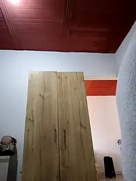 Leaberry online show from October 5, 2025, 4:42 pm