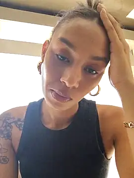 Leaberry online show from October 2, 2025, 8:23 pm