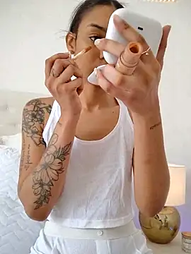 Leaberry online show from September 28, 2025, 6:15 pm