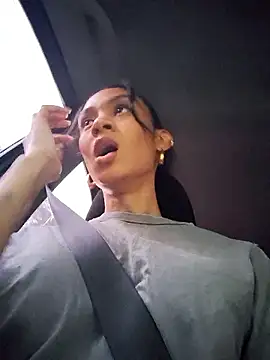 Leaberry online show from November 8, 2025, 9:51 pm