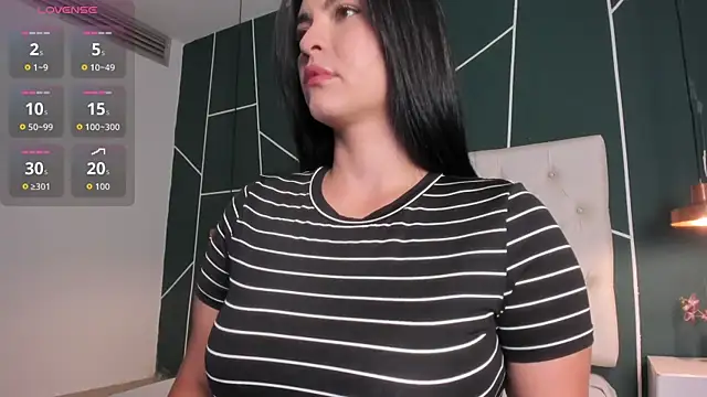 Snapshot of Veronicalanx1 chatting on December 17, 2025, 11:26 am Veronicalanx1 online show from December 17, 2025, 11:26 am