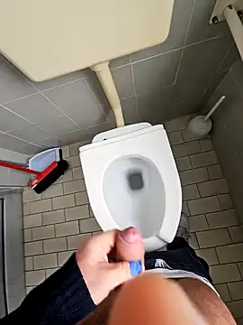 Snapshot of Dolceporco19 chatting on December 18, 2024, 9:04 am Dolceporco19 online show from December 18, 2024, 9:04 am