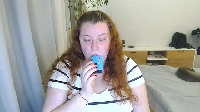 PolinaSalvatore online show from April 15, 2026, 7:58 pm