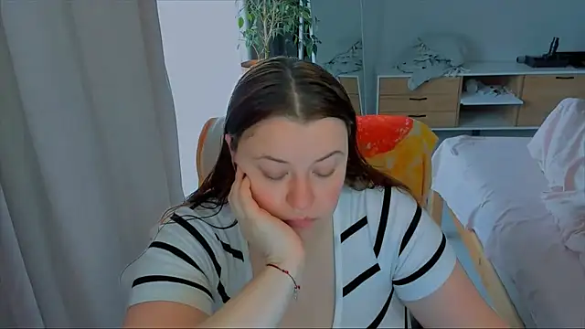 Snapshot of PolinaSalvatore chatting on October 19, 2025, 9:12 am PolinaSalvatore online show from October 19, 2025, 9:12 am
